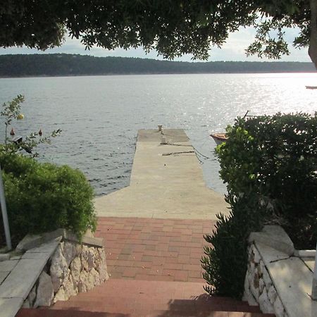 Apartments Petar - 6M From The Sea Barbat na Rabu Exterior photo