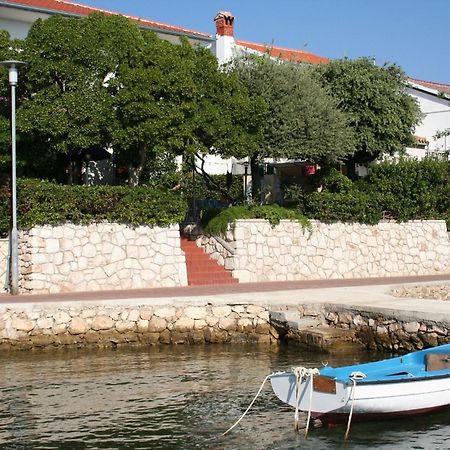Apartments Petar - 6M From The Sea Barbat na Rabu Exterior photo