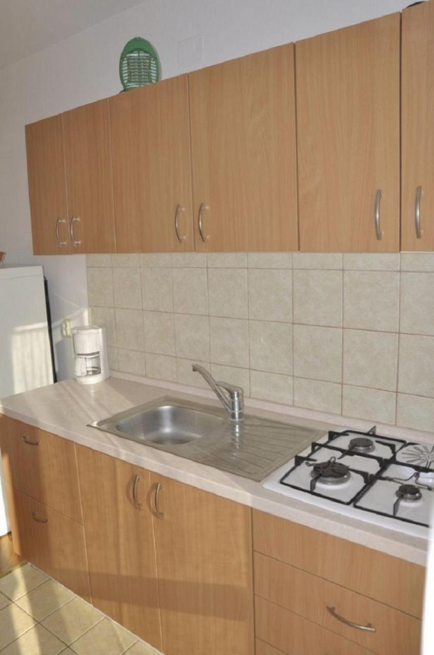 Apartments Petar - 6M From The Sea Barbat na Rabu Exterior photo