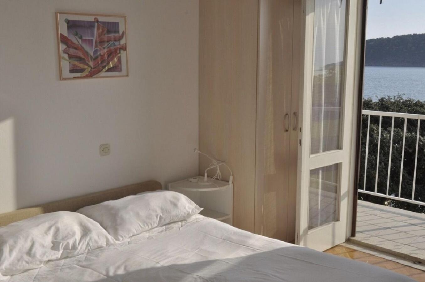 Apartments Petar - 6M From The Sea Barbat na Rabu Exterior photo