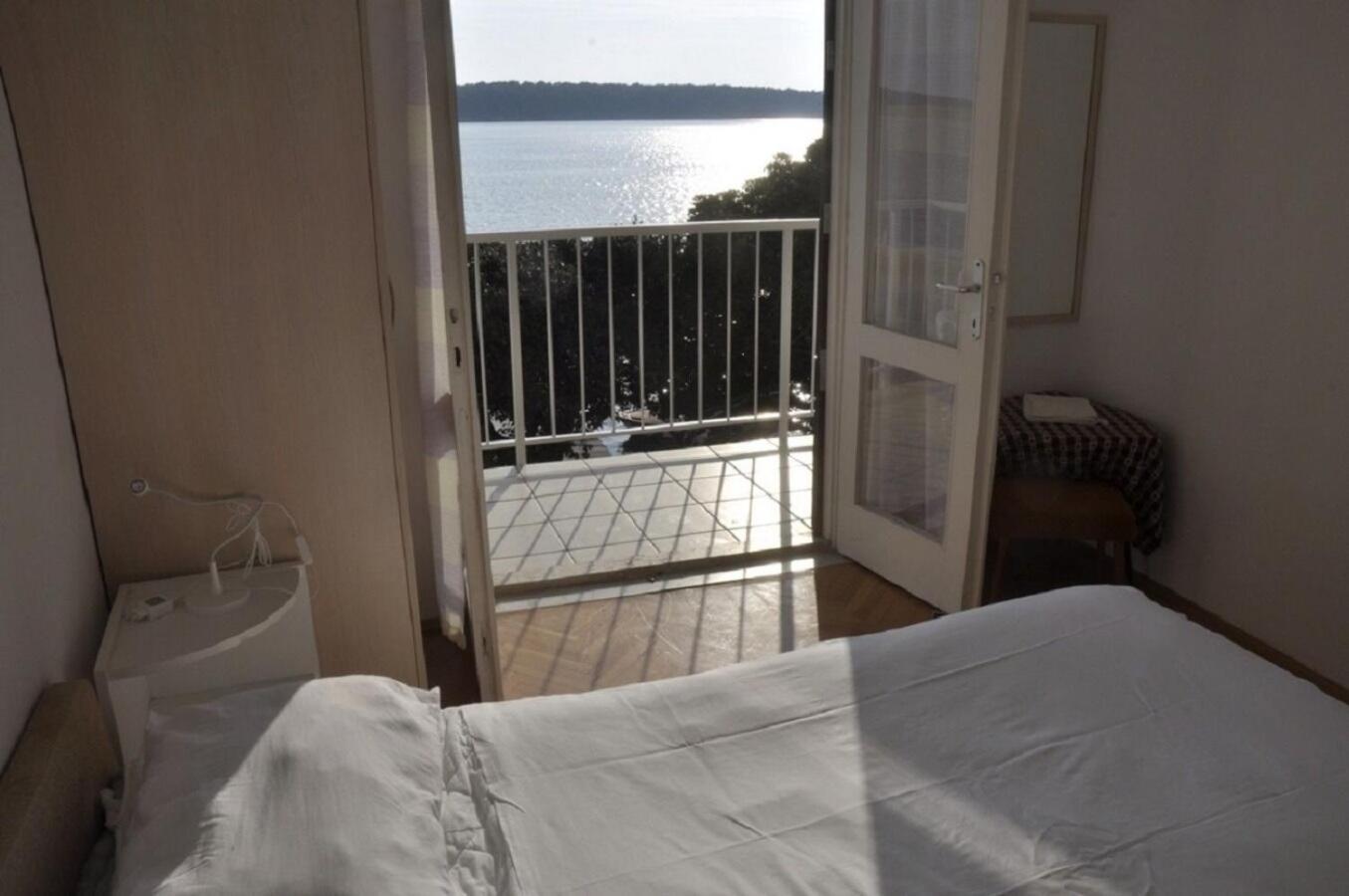 Apartments Petar - 6M From The Sea Barbat na Rabu Exterior photo