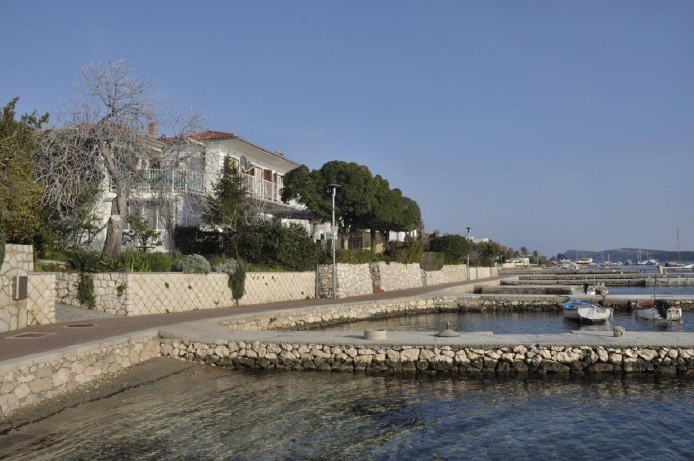 Apartments Petar - 6M From The Sea Barbat na Rabu Exterior photo