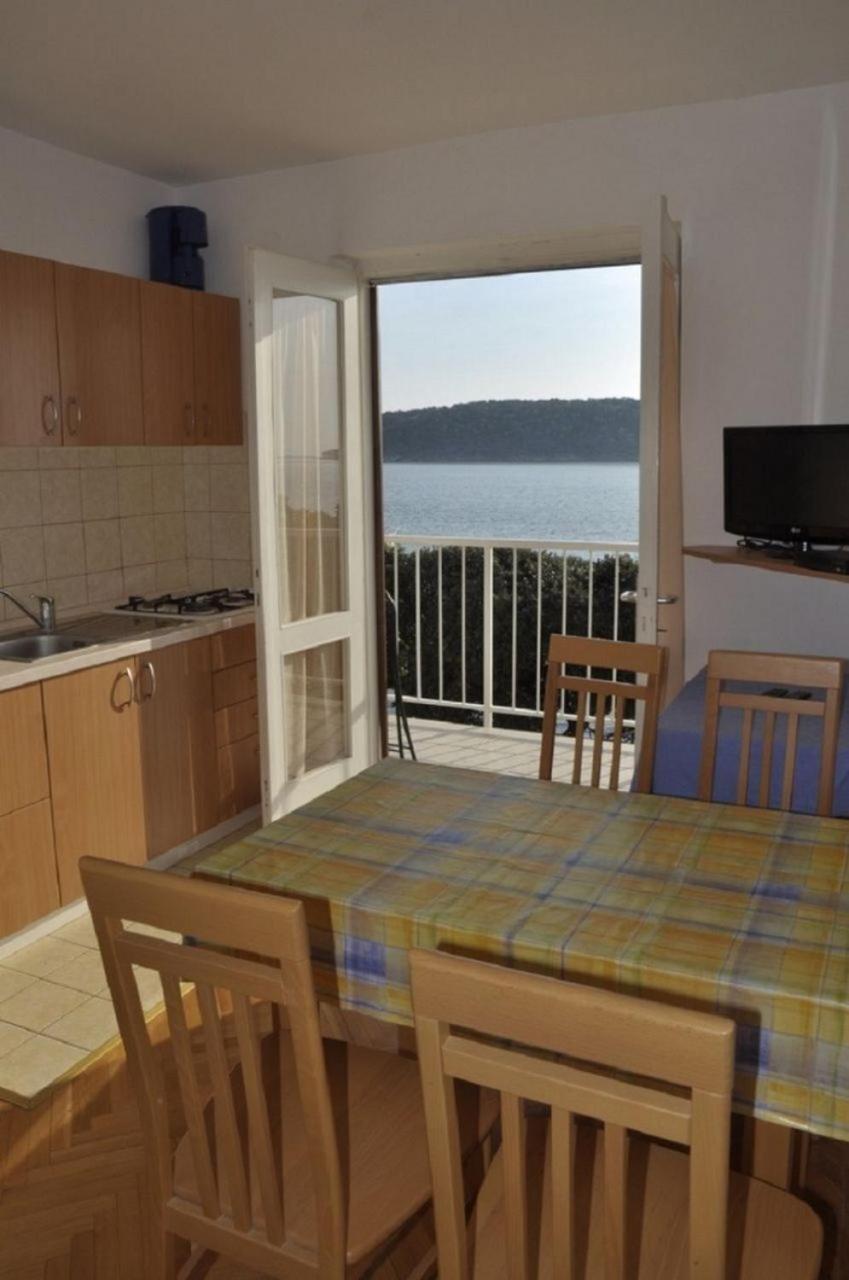 Apartments Petar - 6M From The Sea Barbat na Rabu Exterior photo